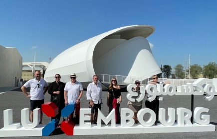 Nos membres à Dubai devant le Pavillon du Luxembourg